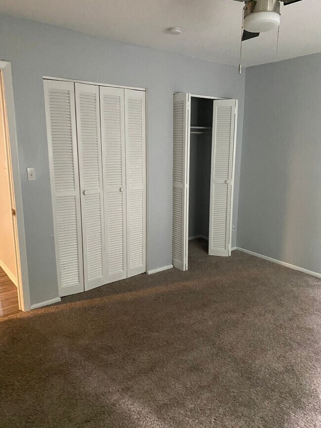 Building Photo - Lugo Riverhill