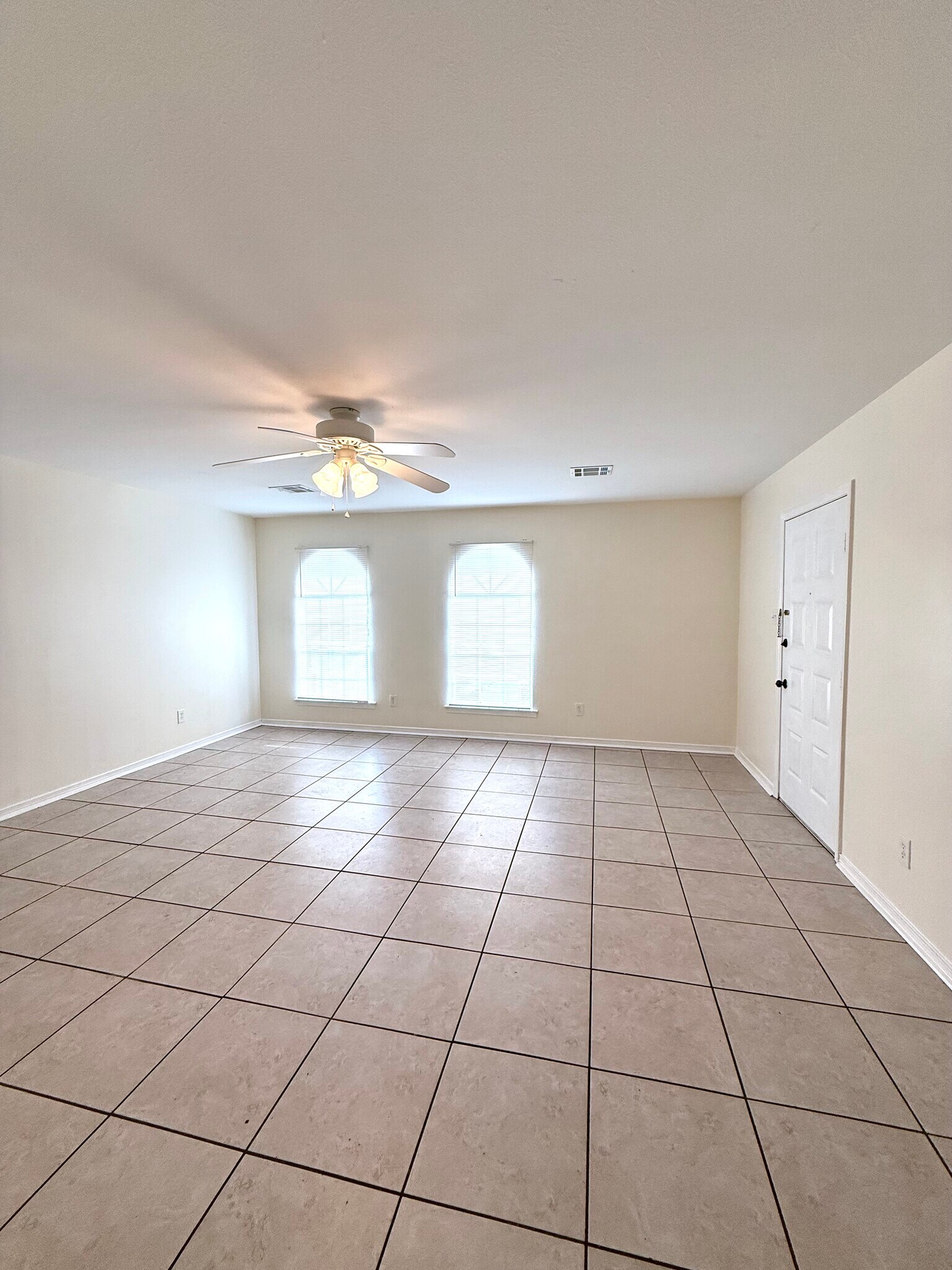 Living Room - 1114 Williams Blvd