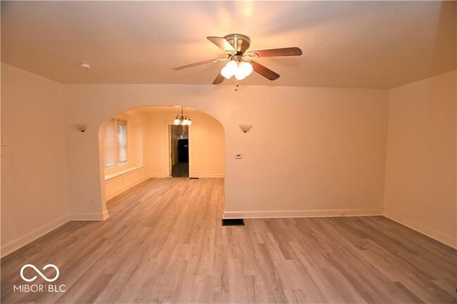 Building Photo - 1417 E Bradbury Ave