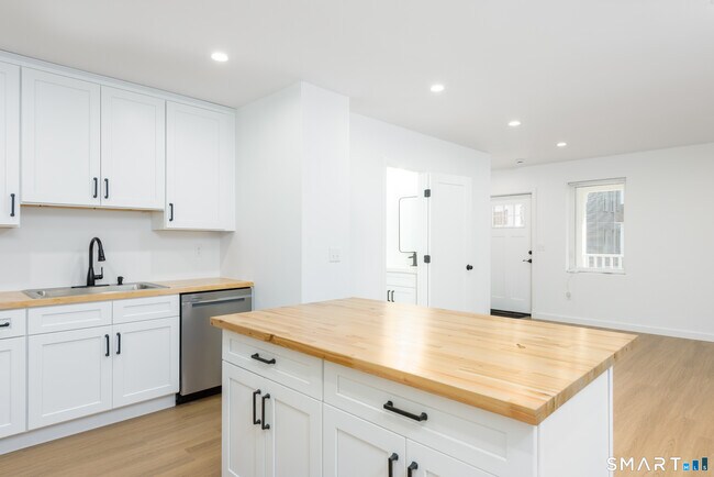 Building Photo - 28 Townsend St