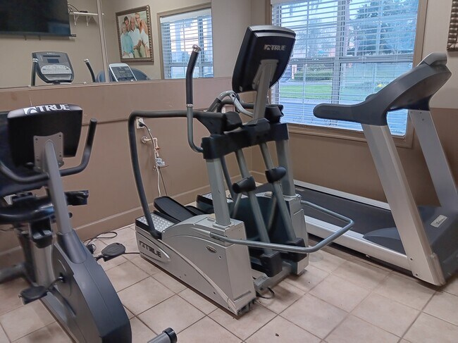 Building Photo - 1020 Villagio Cir