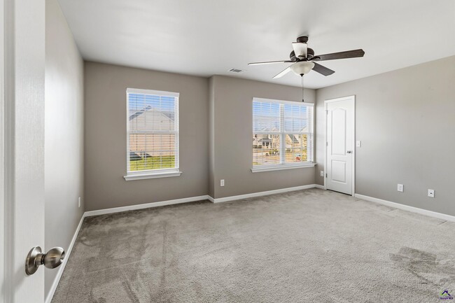 Building Photo - 100 Stoney Creek Dr