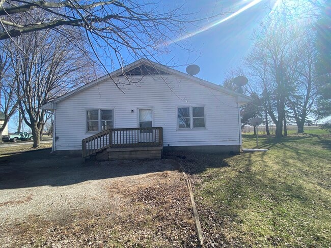 Primary Photo - 207 S W A St