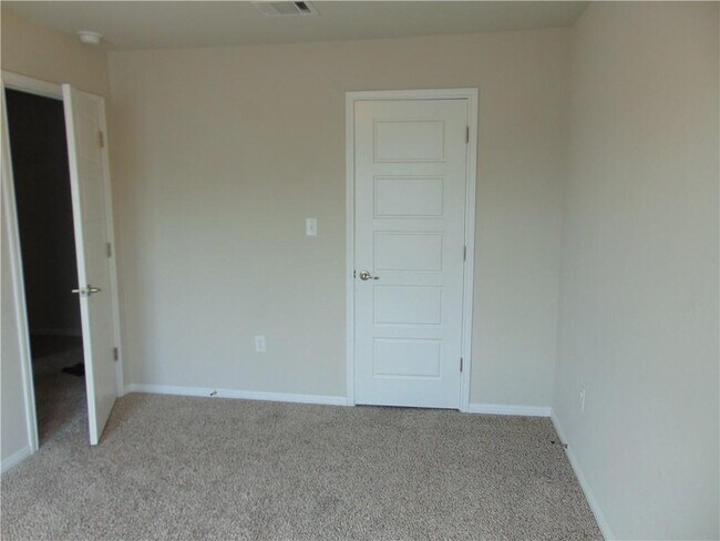 Building Photo - 2304 S Lakeline Blvd