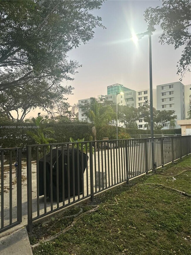 Building Photo - 9175 SW 77th Ave