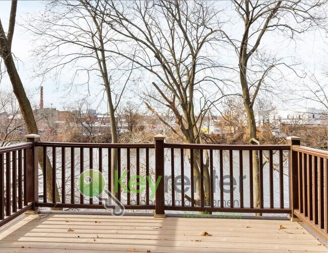 Building Photo - No Broker Fee | Modern 3-Level Townhome with River Views in Wallington