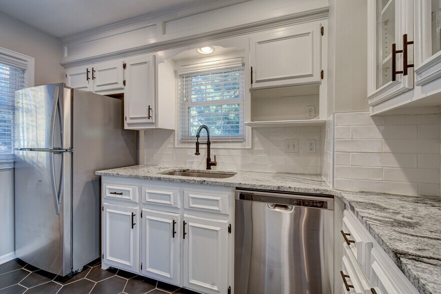 Building Photo - 5210 Rees St