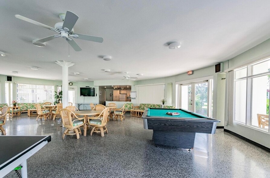 Club House - 4550 Overlook Dr NE