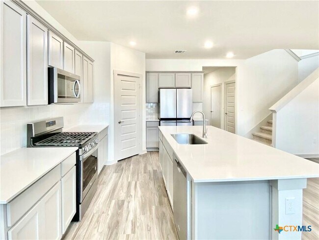 Building Photo - 100 Geminiflora Bend