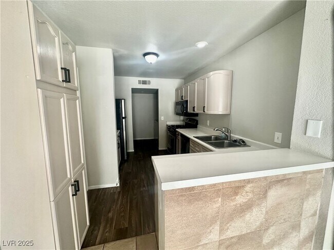 Building Photo - 2604 Ponderosa Pine Ave