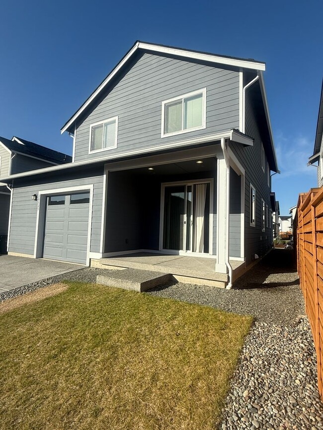 Building Photo - Beautiful 3-Bedroom + Bonus Loft Home in B...