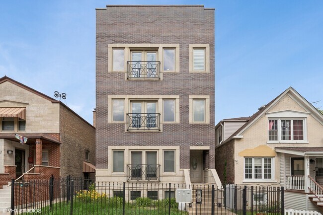 Building Photo - 6065 N Ridge Ave