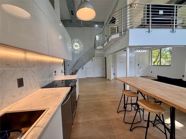 Primary Photo - 900 4th St