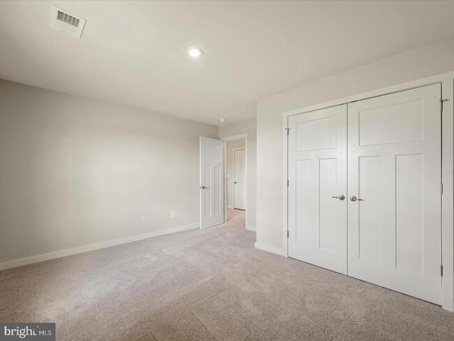 Building Photo - 17 Lyriq Ct