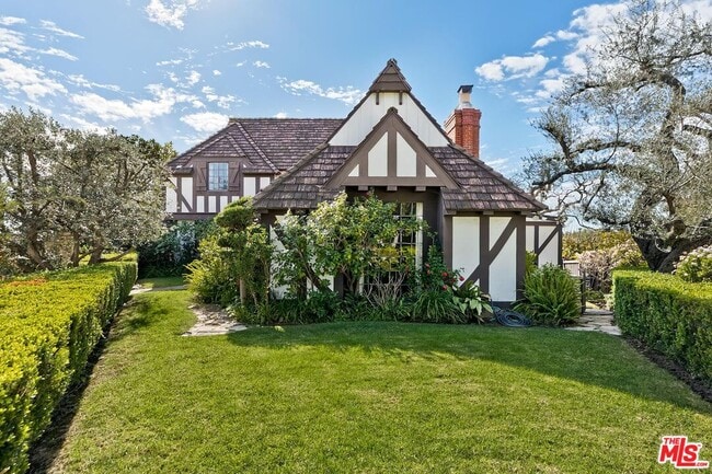 Building Photo - 201 Tavistock Ave