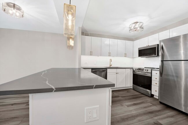 Building Photo - 30 E Huron St