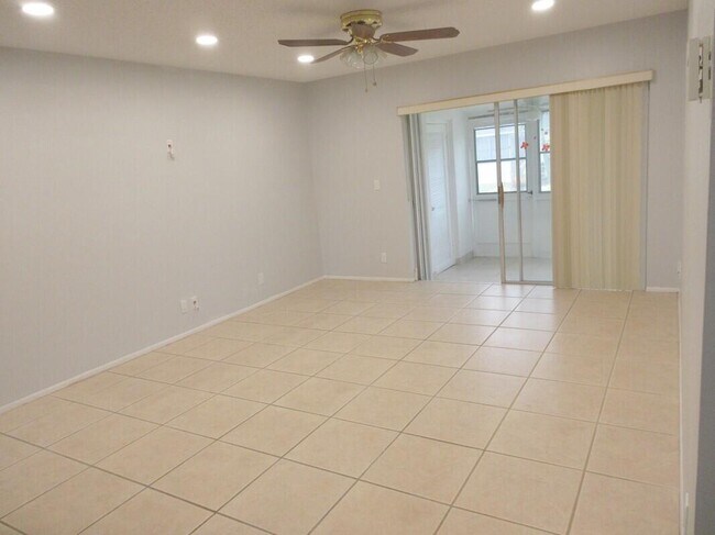 Building Photo - 2572 Emory Dr W