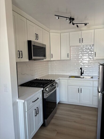 Primary Photo - 11455 Aster St