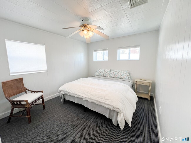 Building Photo - 54 Milesfield Ave