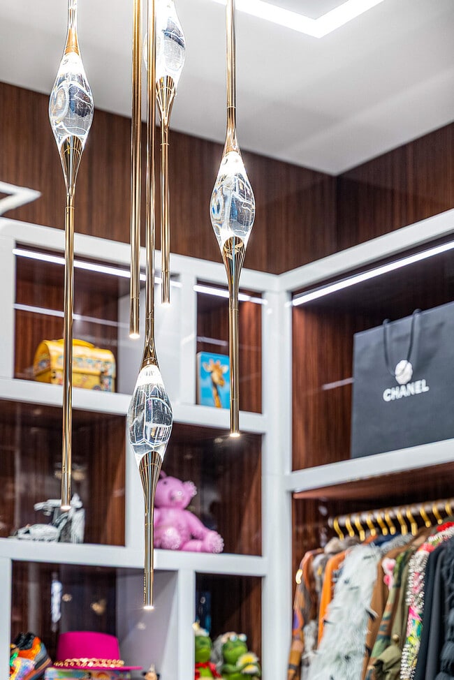 Building Photo - 2934 NE 8th Ave