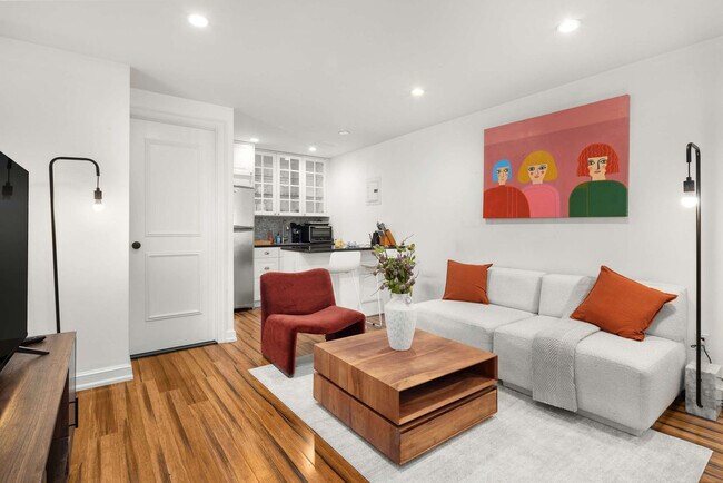 Primary Photo - 49 W 16th St