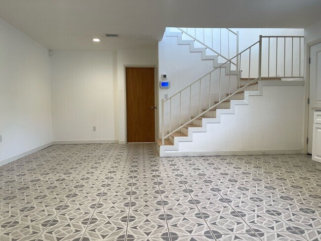 Building Photo - ARLETA