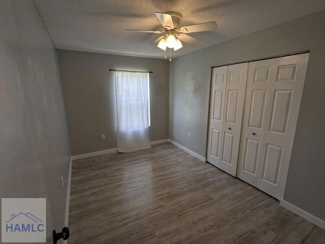 Building Photo - 600 Thornwood Way