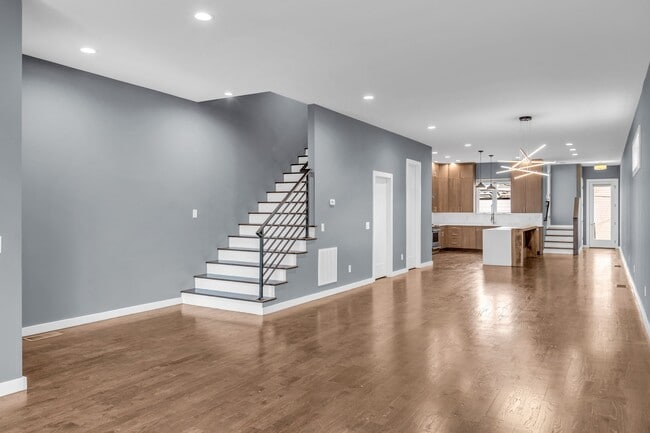 Building Photo - 418 37th Ave N