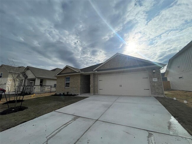 Building Photo - 404 Grasslands Trl