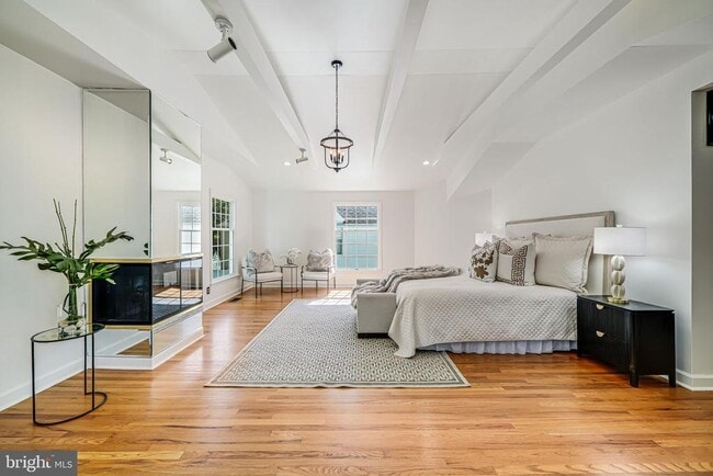 Building Photo - 4817 Chevy Chase Blvd