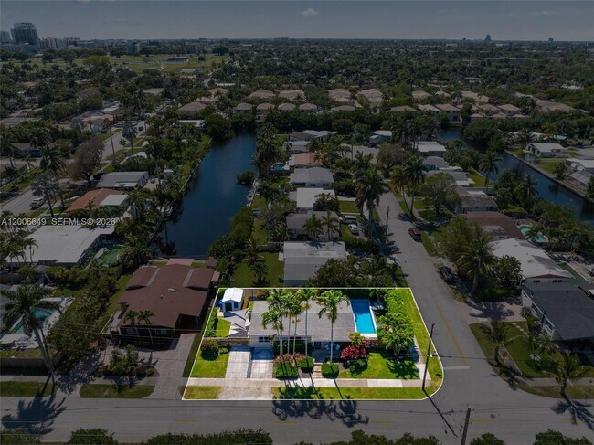 Building Photo - 930 N 11th Ct