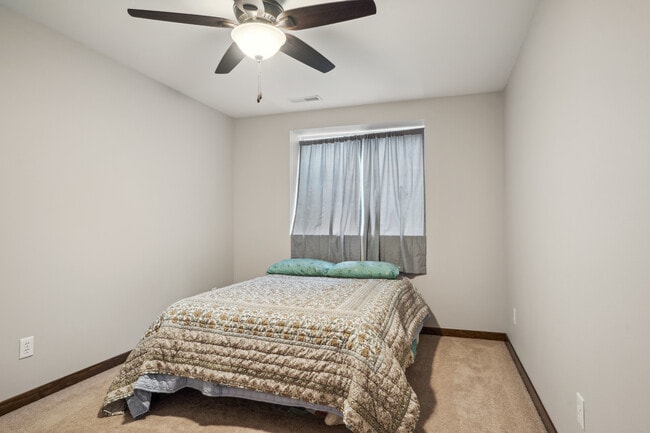 Building Photo - 868 McCollister Ct