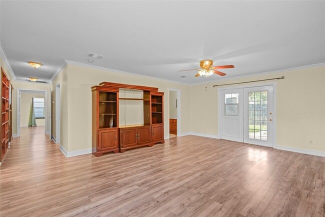 Building Photo - 8565 Ridgepoint Dr