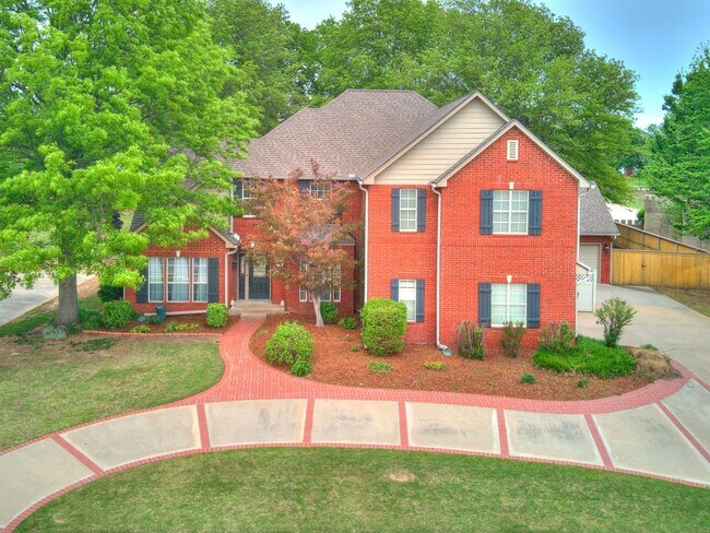 Building Photo - This stunning 4-bedroom, 3.5-bathroom home...