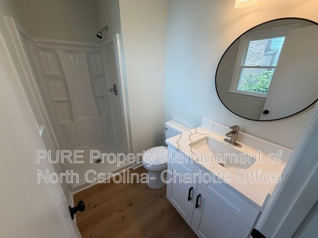 Building Photo - 1712 Blandford Dr