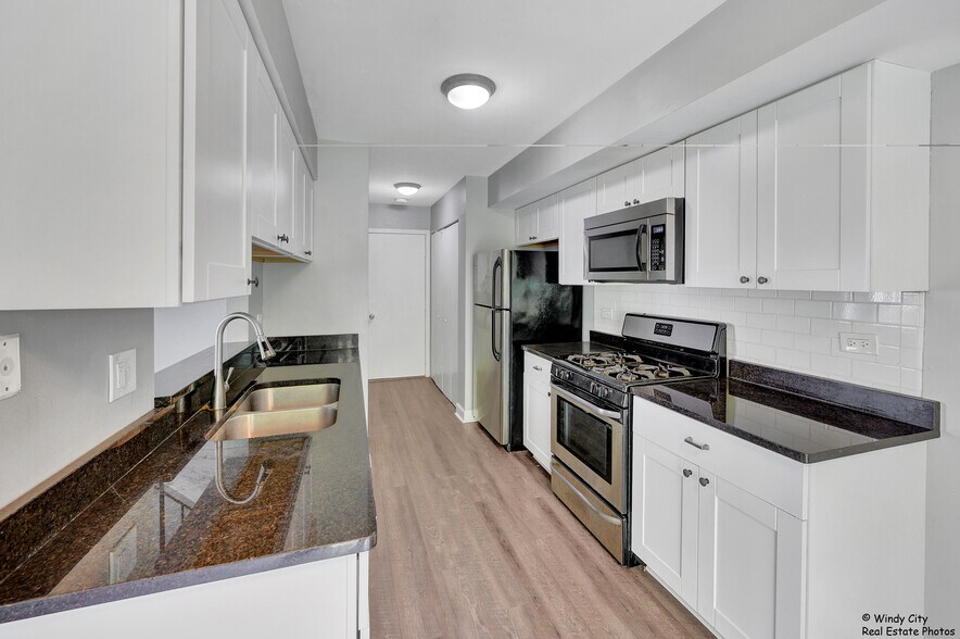 Building Photo - 240 Acorn Dr