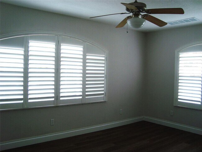 Building Photo - 601 Palm Ave