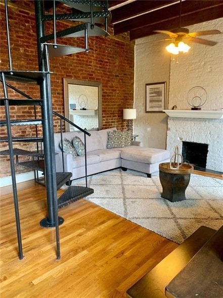 Building Photo - 523 Dumaine St