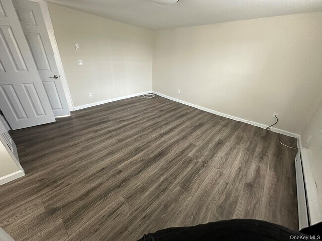 Building Photo - 973 NY-22