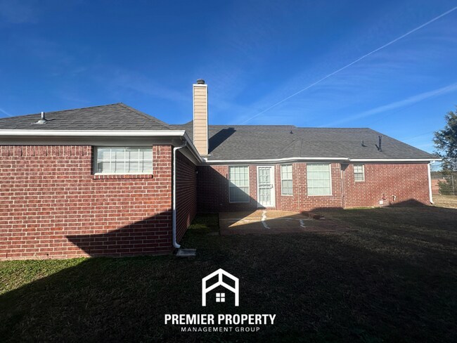 Building Photo - Newly Renovated 3BR Cordova Home | Vaulted Ceilings, Fireplace, 2-Car Garage & Luxury Primary Suite