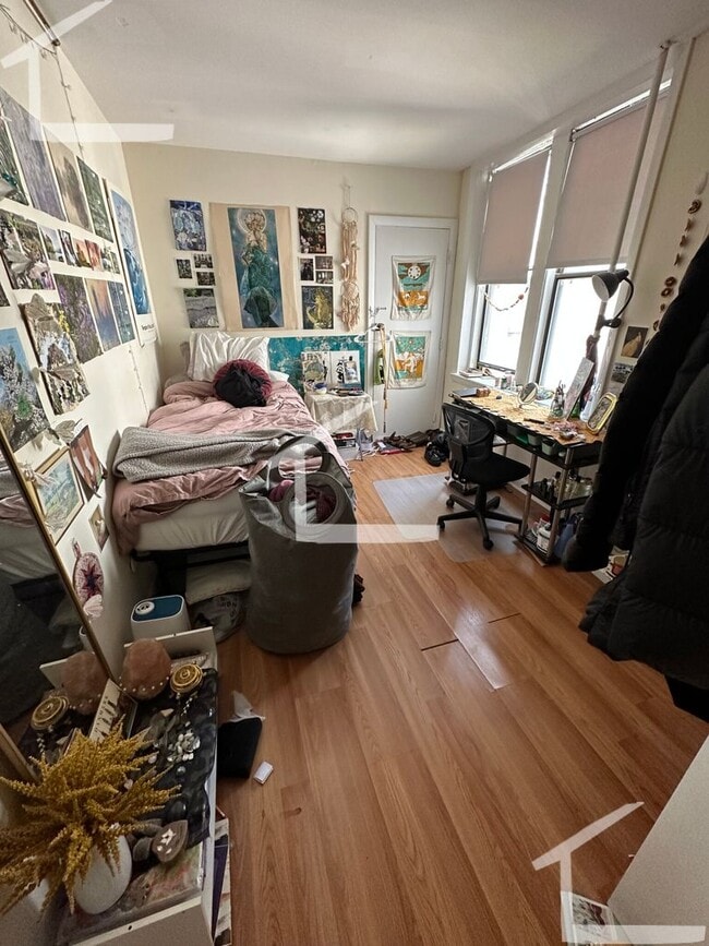 Building Photo - 9/1- No Fee! Spacious 3BR/1.5BA near Packard's Corner!
