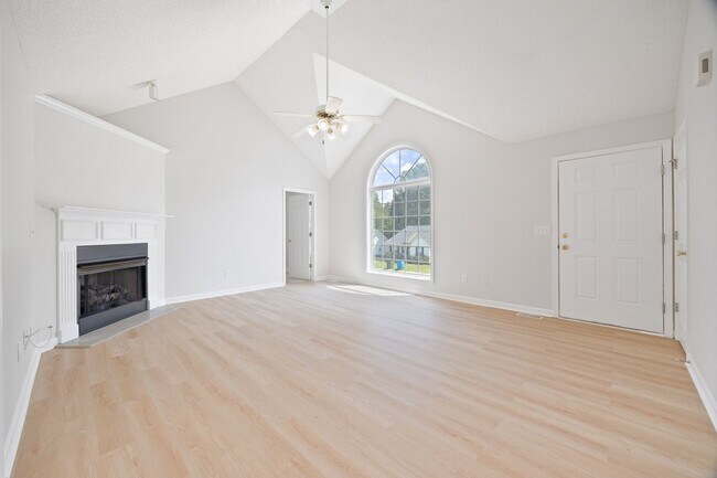 Building Photo - Freshly painted 3-bedroom 2-bath home in A...