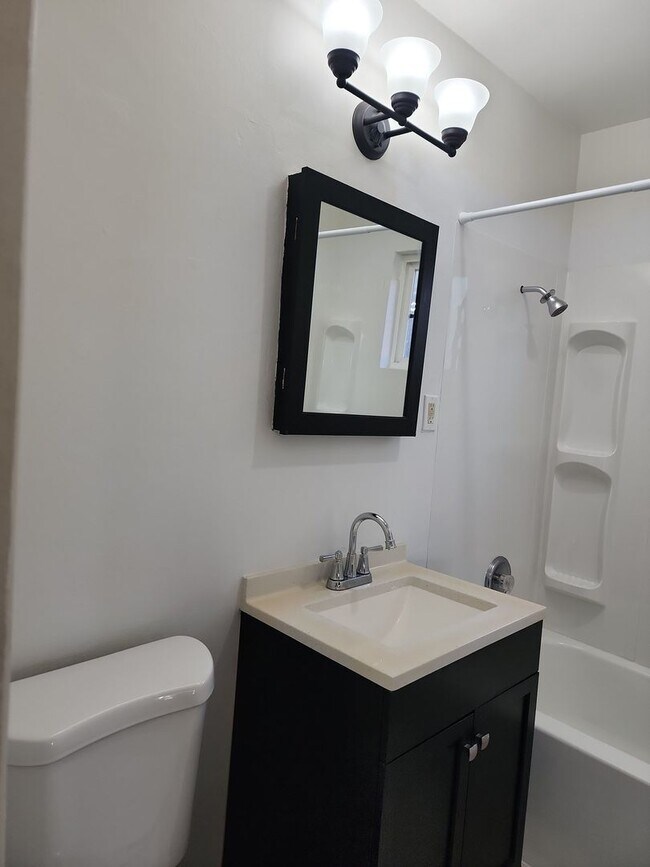 Building Photo - 6040