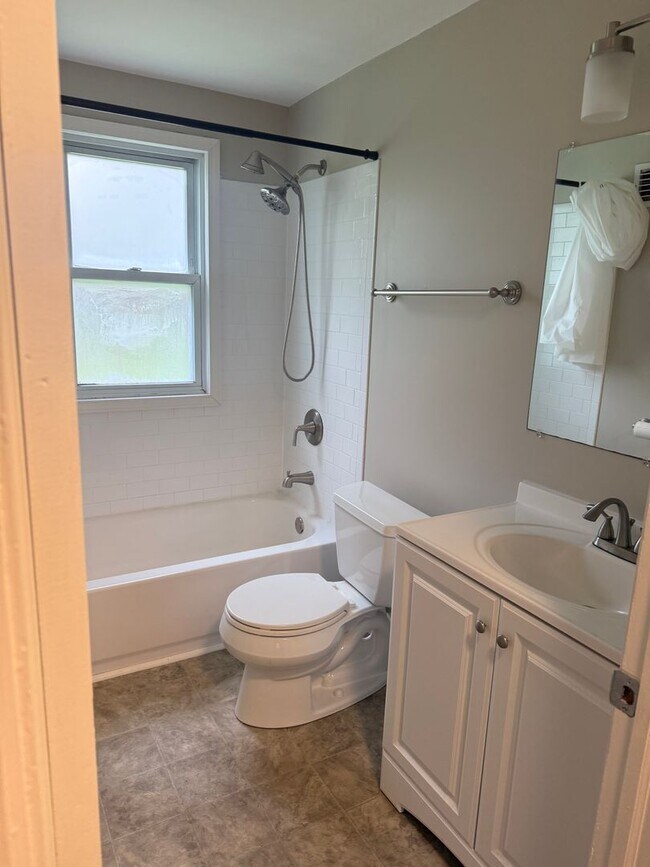 Building Photo - SPECIAL OFFER ! Sign lease by Monday 5/11/26 and  get  1/2 Off First Month rent!