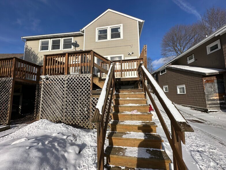 Building Photo - 162 Washington St