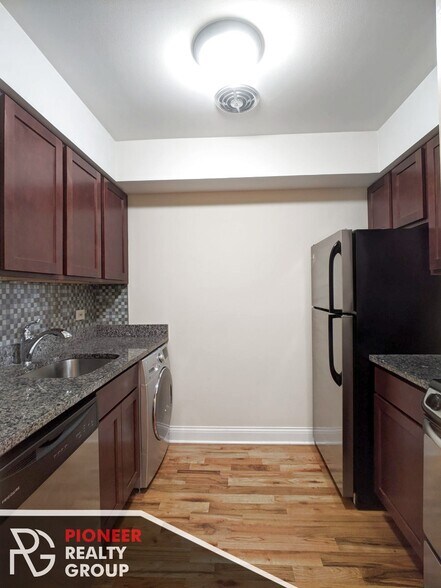 Building Photo - 563 W Arlington Pl