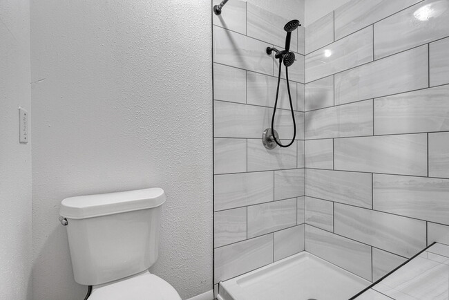 Building Photo - $2,590.00 - $300 OFF First Months' Rent - 4 Bedrooms, 2.5 Bathrooms, Single Family Home in Aurora...