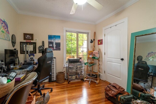 Building Photo - 443 Shine Ave