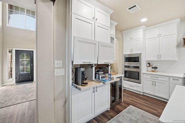 Building Photo - 711 Midway Crest