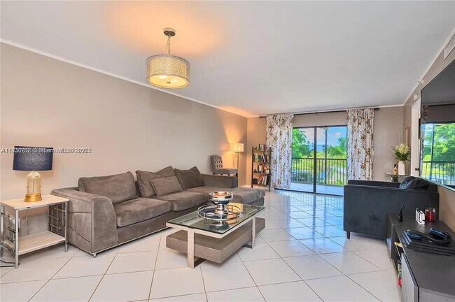 Building Photo - 2205 S Cypress Bend Dr